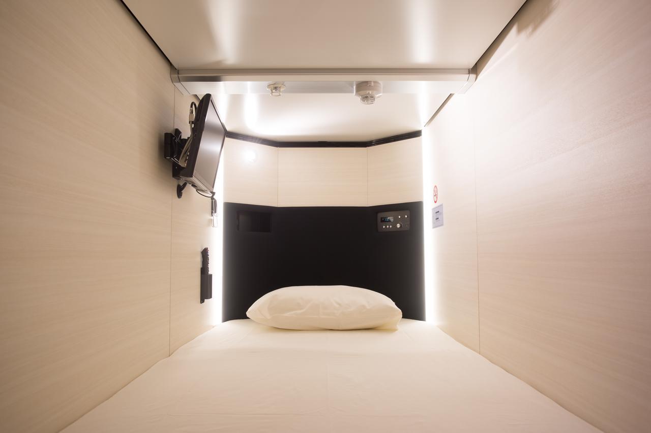New Japan Lady'S Capsule Hotel Ōsaka Exterior foto